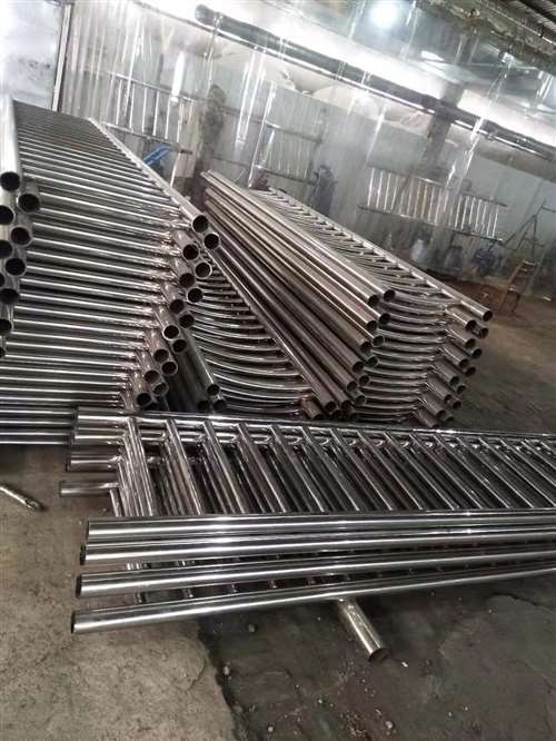 临沧不锈钢复合管园林护栏设计性强
