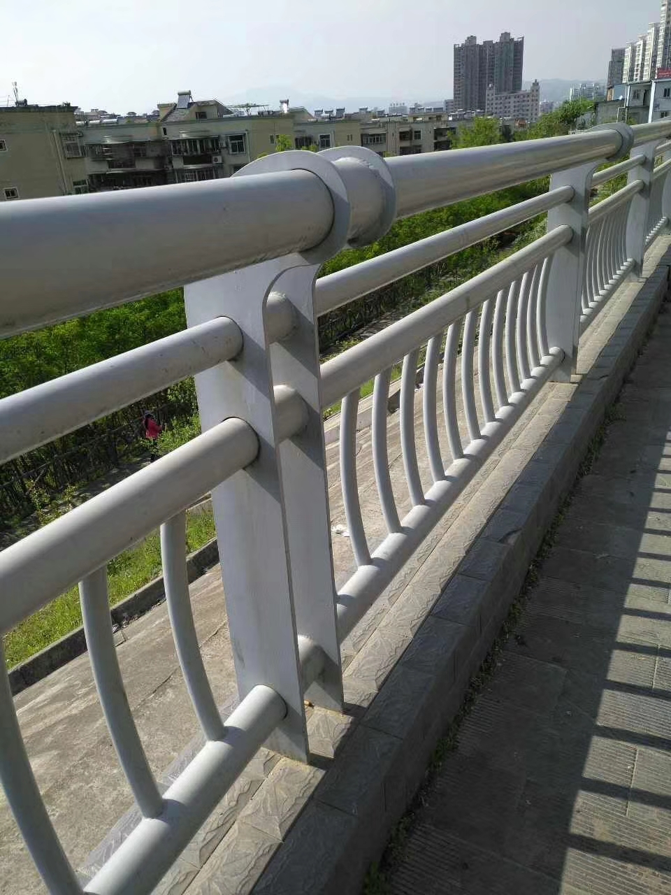 广州桥梁钢板立柱施工简便