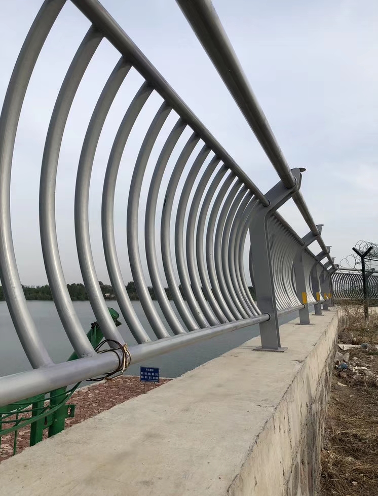 深圳不锈钢复合管桥梁立柱售后完善